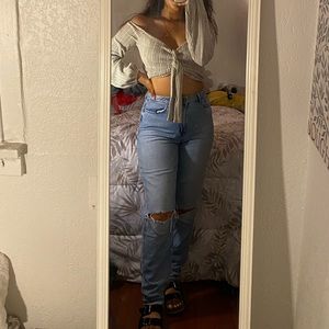 Boyfriend jeans. (Light blue)